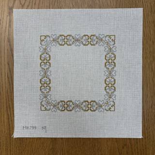 Metallic Interlocking Hearts (18m) by Liz Goodrick-Dillon (Tapestry Tent, via Susan Roberts) (thumbnail)