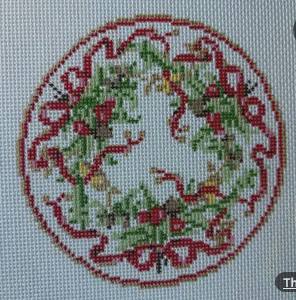 Holiday Garland Plate KW83 by The Gingham Stitchery (thumbnail)