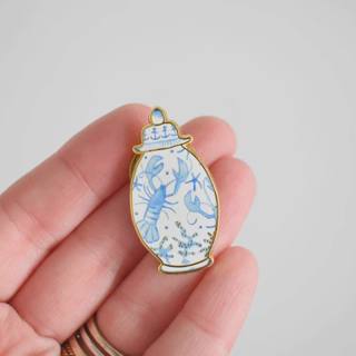 Ginger Jar Needle Minder by Sara Fitz (thumbnail)