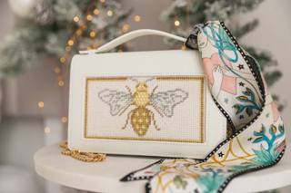 Glitzy Bee by Rachel Barri Designs (thumbnail)